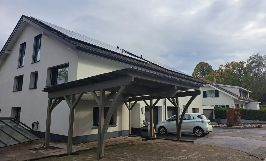 Carport mit gebogenen Bügen